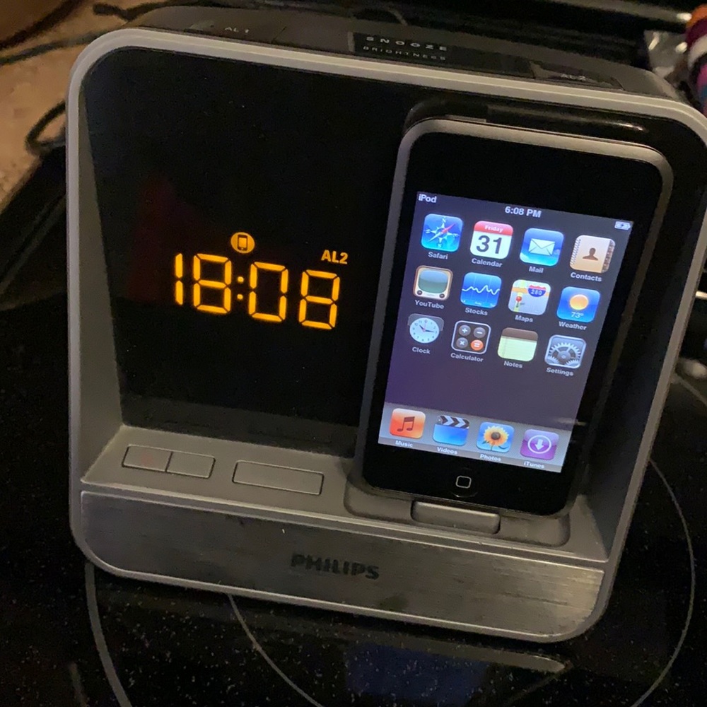 iPod 8GB and Philips docking station